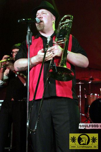 Dr. Ring Ding (D) with Soulfood International - Dynamite Ska Festival - Felsenkeller, Leipzig 21. November 2015 (9).JPG